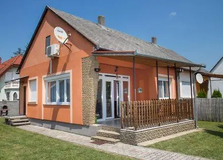 Kelemen Nyaralo *